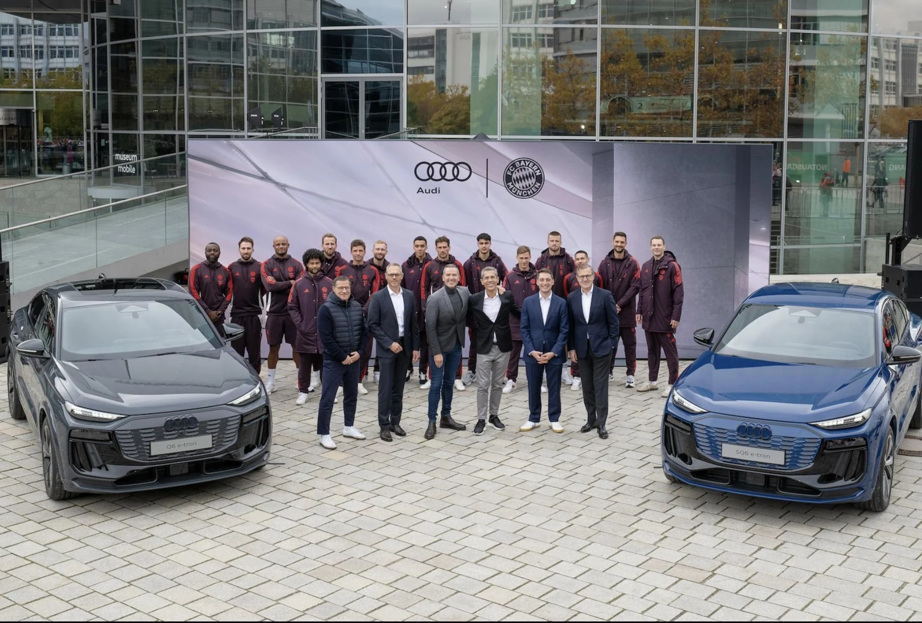Fahrzeugübergabe Audi × FC Bayern