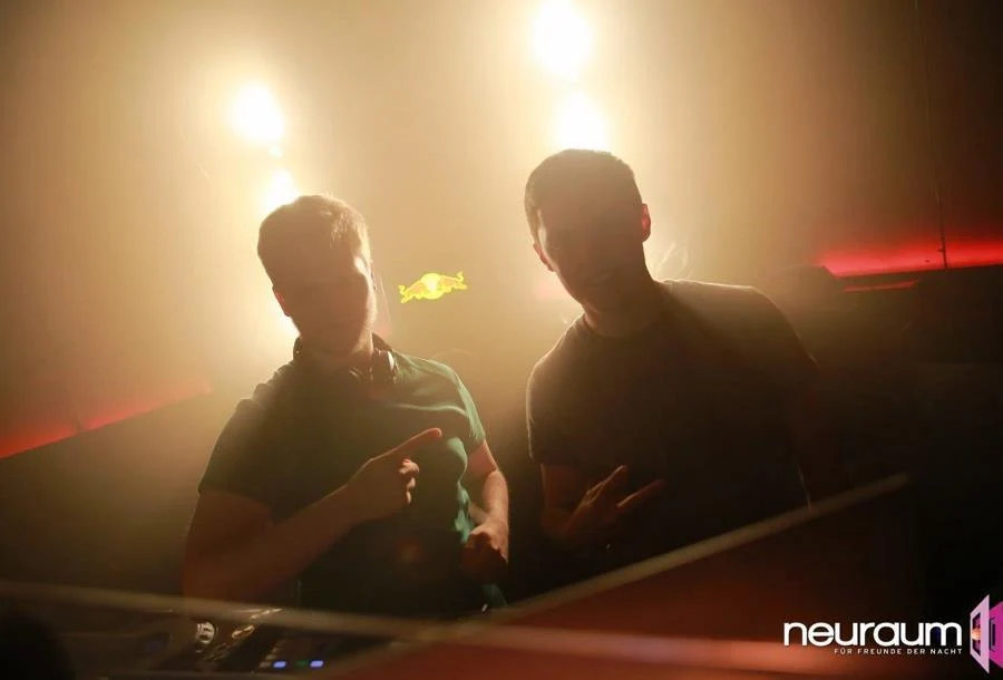 Heddan mit einem DJ-Kollegen im Neuraum