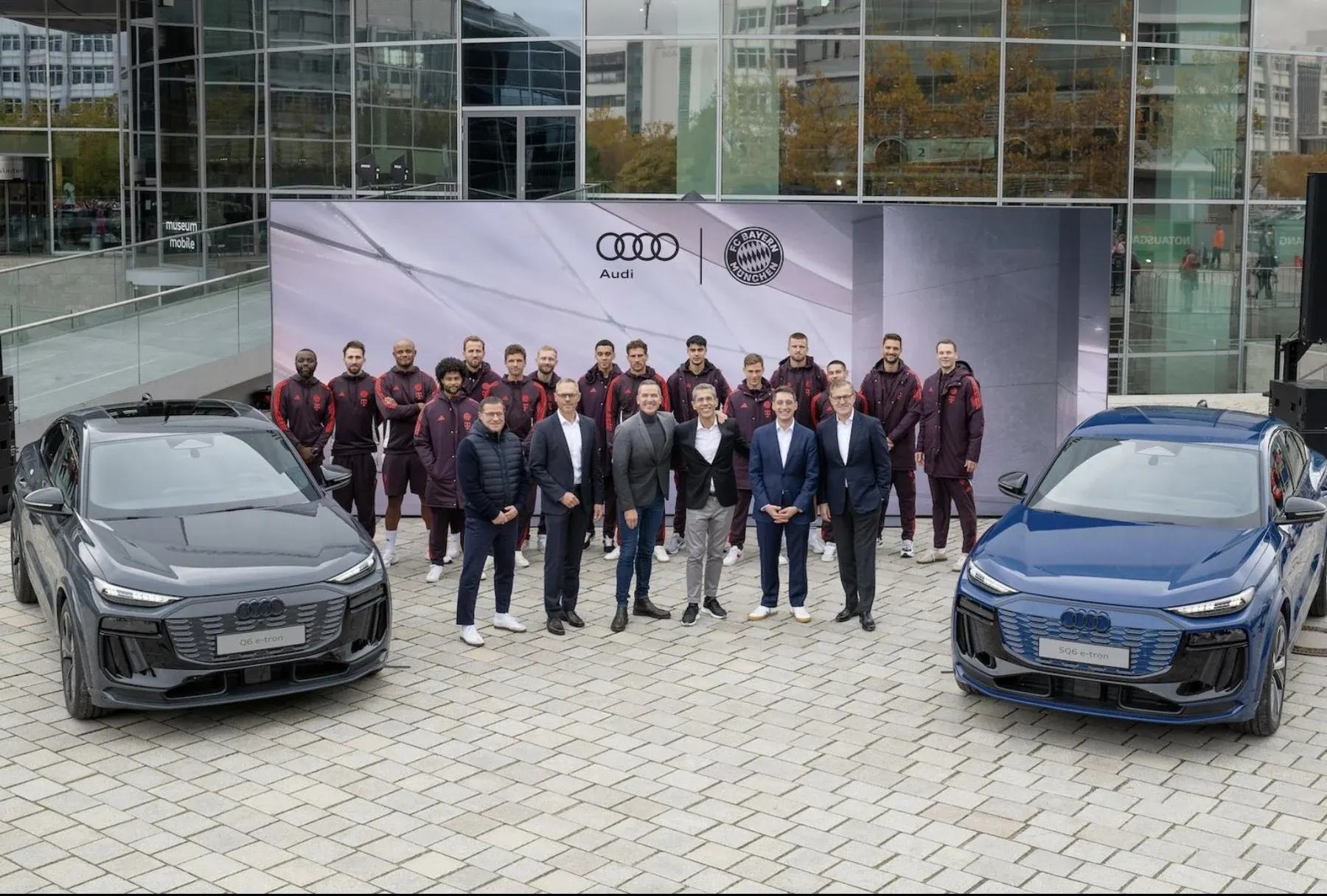 Fahrzeugübergabe Audi × FC Bayern
